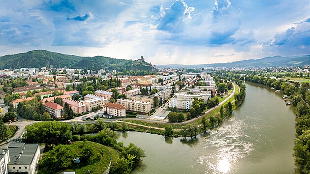 Slovenský Trenčín bude v roce 2026 držitelem prestižního titulu Evropské hlavní město kultury. Trenčiansky samosprávny kraj je dlouhodobým partnerem Zlínského kraje. (listopad 2025)