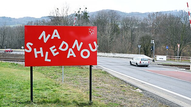 U vjezdu do Valašského Meziříčí na hlavních tazích od Vsetína a Hranic byly nainstalovány nové vítací tabule a okamžitě vzbudily vášnivé debaty na sociálních sítích. (listopad 2025)