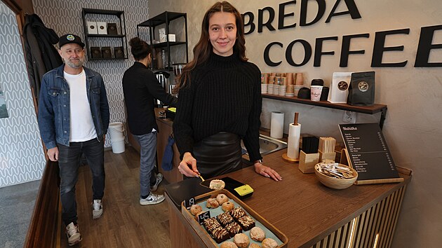 Zachraňovaný obchodní dům Breda v Opavě ožívá. Jako první tam otevřela kavárna. (20. listopadu 2025)