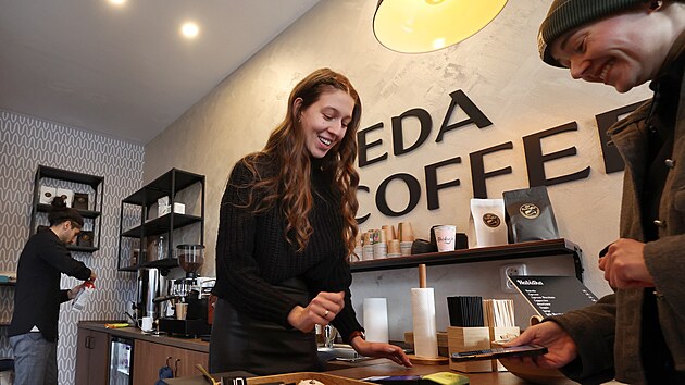 Zachraňovaný obchodní dům Breda v Opavě ožívá. Jako první tam otevřela kavárna. (20. listopadu 2025)