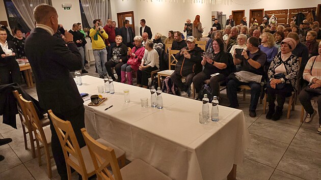 Šéf hnutí ANO a pravděpodobný příští premiér Andrej Babiš na setkání se svými příznivci ve Frýdku-Místku. (20. listopadu 2025)