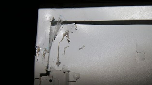 Při vykrádání boxů je zloději poničili. Na plechových schránkách způsobili škodu za 500 tisíc korun.