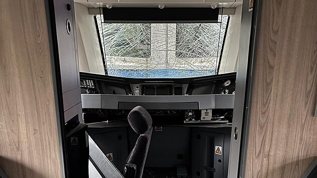 Na trati mezi Zliví a Dívčicemi na Českobudějovicku se ráno srazil rychlík s osobním vlakem. (20. listopadu 2025)