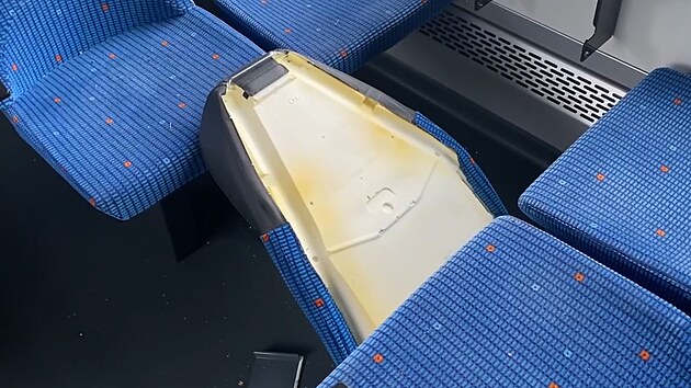 U Zlivi se srazil rychlík s osobním vlakem. (21. listopadu 2025)