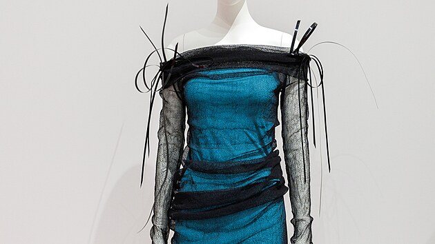 Výstava s názvem „Liběna Rochová: Doteky“ v brněnském Uměleckoprůmyslovém muzeu v Husově ulici je rozdělena do sedmi tematických místností. K vidění je více než 130 šatů a desítky šperků, oděvních doplňků i dalších uměleckých objektů od věhlasné módní návrhářky. (listopad 2025)