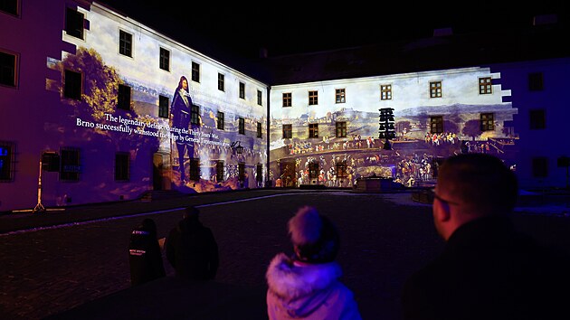 Videomapping promítaný na dvou zdech hradu Špilberk přibližuje historii Brna.