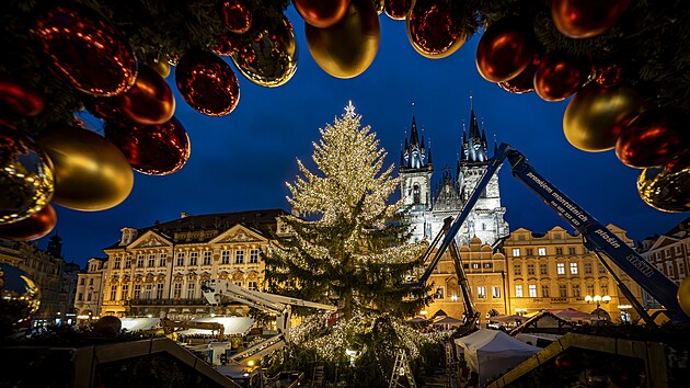 Zdobení vánočního stromečku na Staroměstském náměstí (27. listopadu 2025)