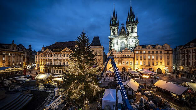 Zdobení vánočního stromečku na Staroměstském náměstí (27. listopadu 2025)