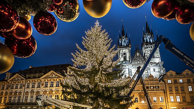Zdobení vánočního stromečku na Staroměstském náměstí (27. listopadu 2025)