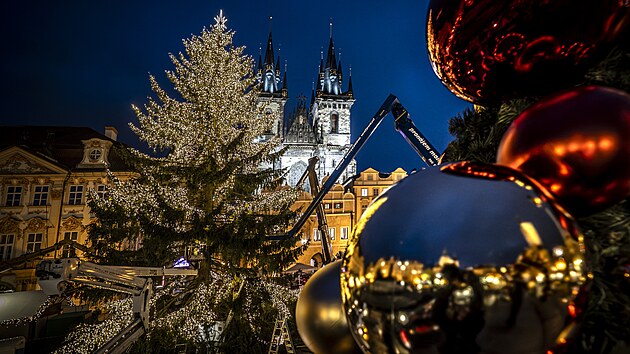 Zdobení vánočního stromečku na Staroměstském náměstí (27. listopadu 2025)