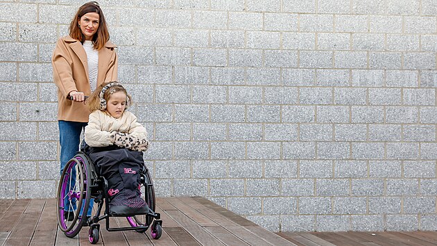 Speciální vyhřívaná bota pomůže lidem na vozíku. Vak by měl i v mrazu udržet teplotu kolem 30 stupňů.