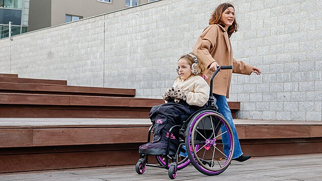 Sedmiletá Sofinka se letos může na zimu těšit.