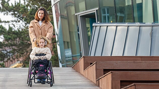 Sedmiletá Sofinka se letos může na zimu těšit.