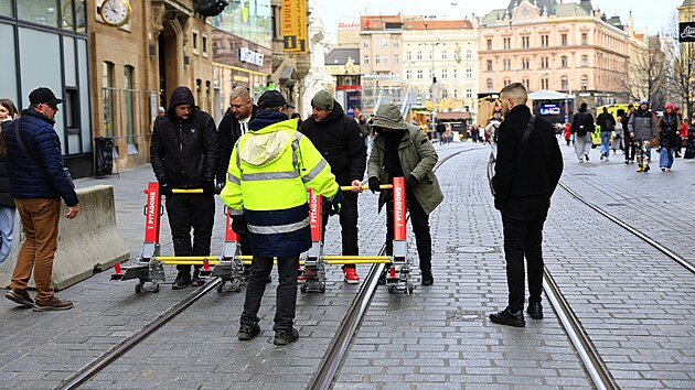 Brno umístilo k náměstí Svobody kvůli bezpečnosti na trzích speciální zátarasy. (21. listopadu 2025)