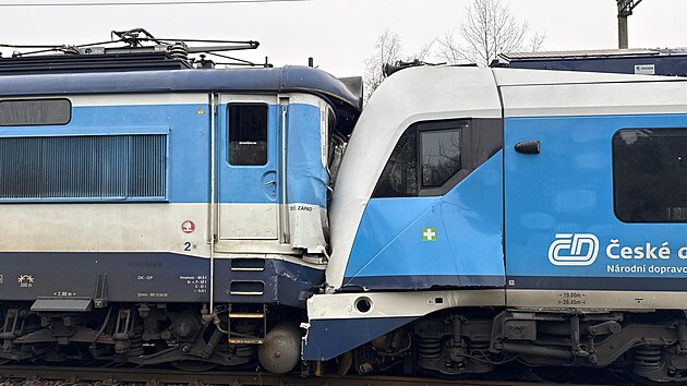 Na trati mezi Zliví a Dívčicemi na Českobudějovicku se ráno srazil rychlík s osobním vlakem. (20. listopadu 2025)