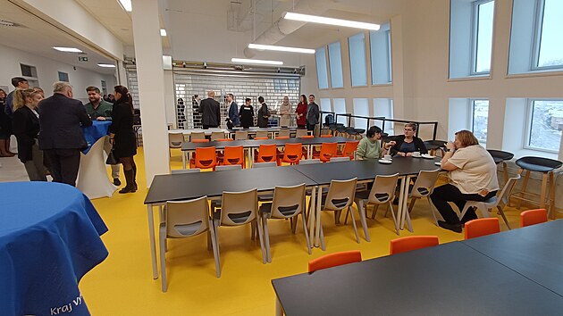 Střední škola stavební a průmyslová v Havlíčkově Brodě se konečně dočkala vlastní jídelny a výdejny obědů.