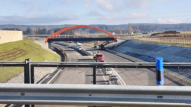 Nový úsek dálnice D35 mezi Litomyšlí a Svitavami je krátce před dokončením. Otevře se za necelý měsíc. (19. listopadu 2025)