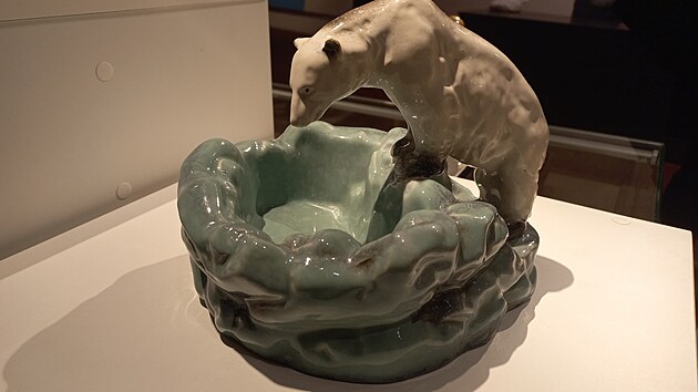 Ve třicátých a čtyřicátých letech 20. století se v Teplicích vyráběla také například řada popelníků se zvířecím motivem. Tento je zřejmě nejslavnější a je stále vyhledávaný sběrateli.