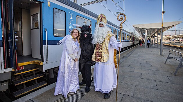 Na tratě v Karlovarském kraji vyrazí tradiční Mikulášské vlaky.