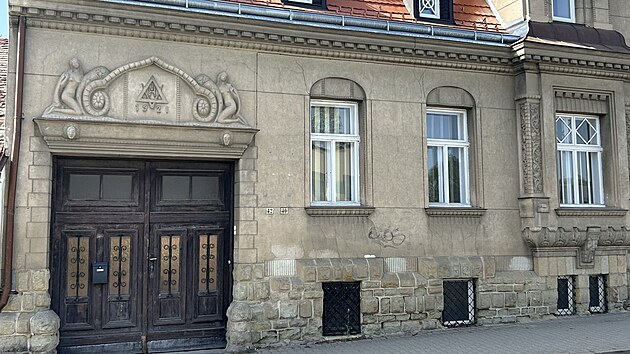 Dům, na jehož výzdobě se podílel krásenský rodák, si v Moravské Třebové nechal postavit majitel stavební firmy.