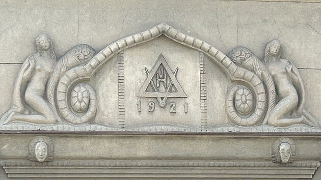 Willy Russ vtiskl podobu domu ve svém raném uměleckém období.