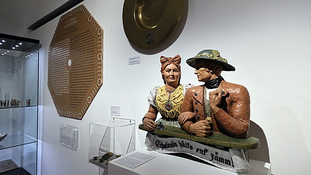 Výstava mapuje historii obyčejného knoflíku, který se stal vyznamenáním i odznakem národní hrdosti.