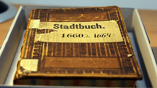 Historický svazek poodkrývá zajímavé informace z dění ve městě v dávné minulosti.