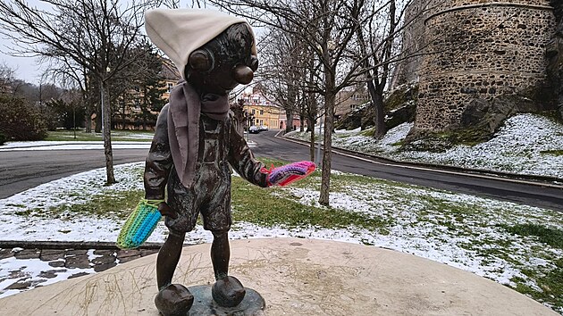 Socha Hurvínka zdobí už dva roky nábřeží Ohře pod hradem. Je vzpomínkou na duchovního otce oblíbené postavičky Gustava Noska.