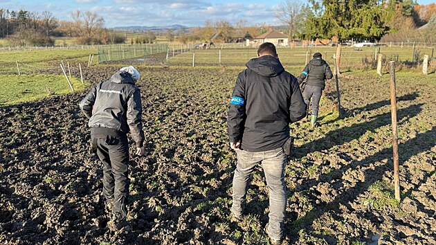 Policie zasahuje u chovatele skotu a ovcí na Trutnovsku.