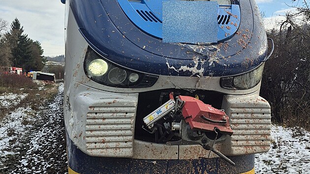 Osobní vlak smetl na přejezdu u Vizovic kamion s mrtvými zvířaty. (27. listopad 2025)