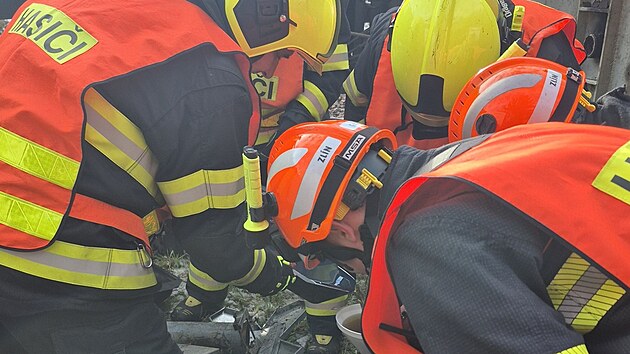 Osobní vlak smetl na přejezdu u Vizovic kamion s mrtvými zvířaty. (27. listopad 2025)