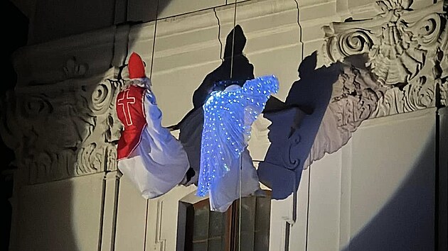 Největší vánoční trhy ve Zlínském kraji nenajdete v krajském městě Zlíně, ale v nedalekém Uherském Hradišti. Ve dnech vrcholícího adventu hlavní Masarykovo náměstí zaplní na 150 stánků s občerstvením, vánočním zbožím či tradičními rukodělnými výrobky.