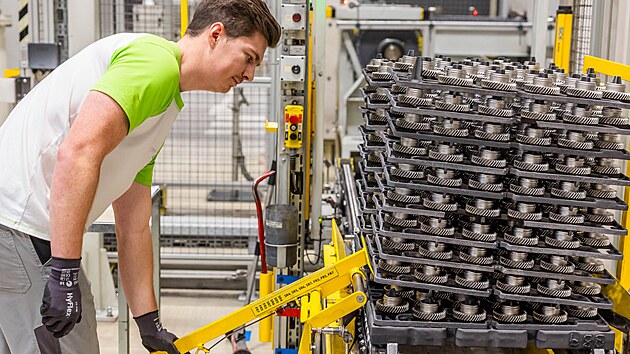 Výroba převodovek v závodu Škoda Auto Vrchlabí. (24 .listopadu 2025)