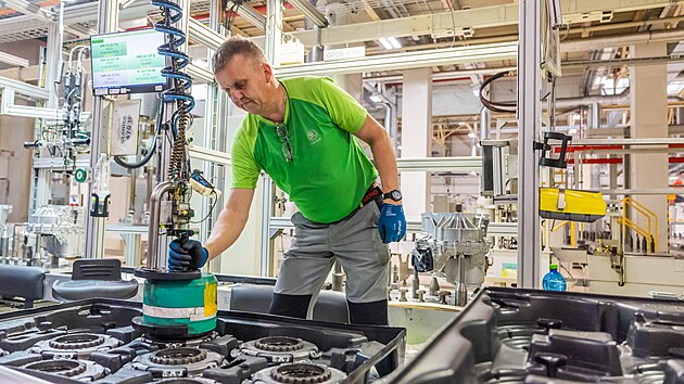 Výroba převodovek v závodu Škoda Auto Vrchlabí. (24 .listopadu 2025)