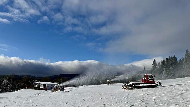 Zasněžování sjezdovek v Malé Úpě (18. listopadu 2025)