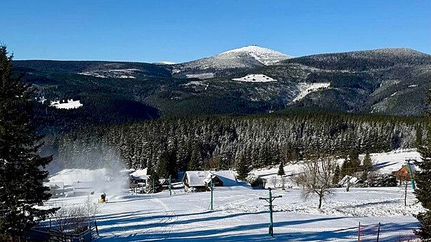 Zasněžování sjezdovek v Malé Úpě (22. listopadu 2025)