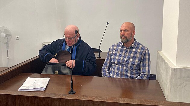 Plzeňský okresní soud potrestal Víta Vavrocha za triko s nacistickými a protižidovskými nápisy na fotbalovém zápase podmínkou a pokutou. (26. listopadu 2025)