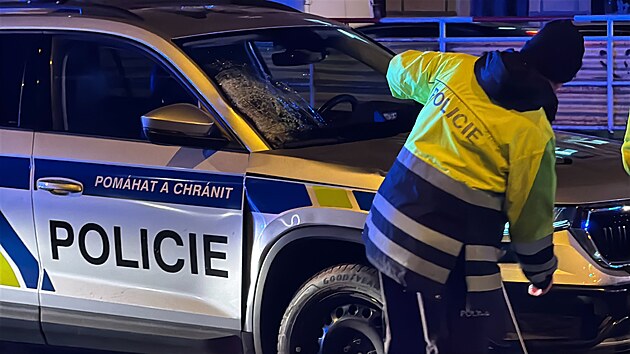 Policejní auto srazilo v Plzeňské ulici v Praze chodce, ten na místě zemřel. (28. listopadu 2025)