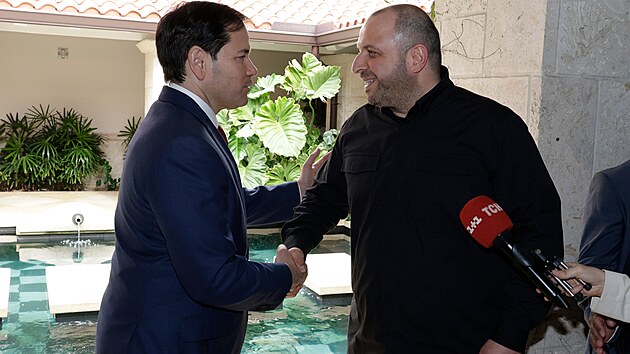 Americký ministr zahraničí Marco Rubio a tajemník ukrajinské Rady národní bezpečnosti a obrany Rustem Umerov po jednání na Floridě ohledně podmínek pro ukončení rusko-ukrajinského konfliktu. (30. listopadu 2025)