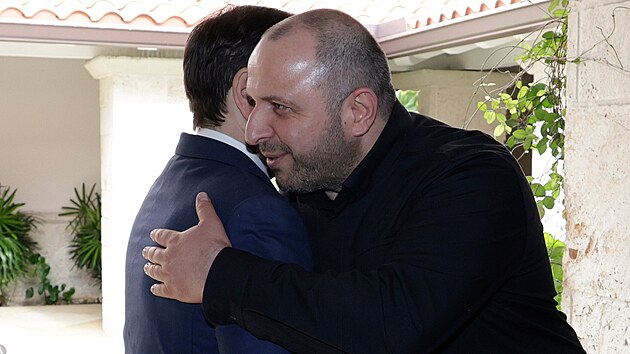 Americký ministr zahraničí Marco Rubio a tajemník ukrajinské Rady národní bezpečnosti a obrany Rustem Umerov po jednání na Floridě ohledně podmínek pro ukončení rusko-ukrajinského konfliktu. (30. listopadu 2025)