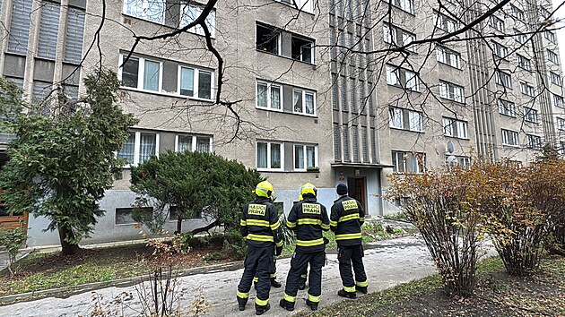 Kvůli požáru bytu na Spořilově v neděli vyjížděly jednotky záchranného integrovaného systému. (30. listopadu 2025)
