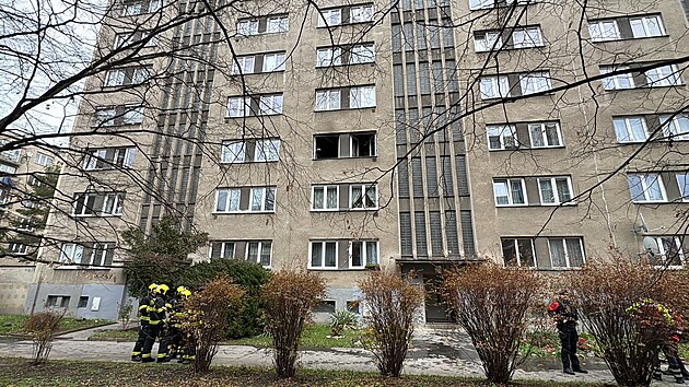 Kvůli požáru bytu na Spořilově v neděli vyjížděly jednotky záchranného integrovaného systému. (30. listopadu 2025)