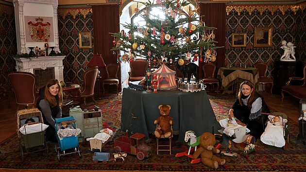 Mimořádný prohlídkový okruh na zámku v Hradci nad Moravicí se jmenuje „Vánoce u knížete Lichnovského“ ve viktoriánském elegantním stylu. Na zámku je v období adventu a Vánoc otevřeno 5.-7., 13.-14., 20.-21., 26.-31. 12. 2025 od 10:00 do 15:00. (2. prosince 2025)