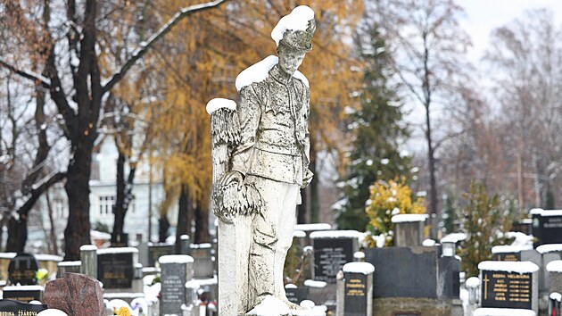 Pomník strážmistra Františka Schenka, kterého v roce 1911 zastřelil lupič. Pomník stojí na Ústředním hřbitově Slezské Ostravy.