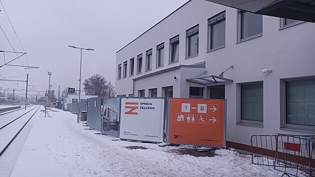 Rekonstrukce nádražní budovy v Lovosicích. (listopad 2025)