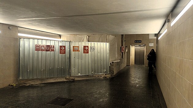 Rekonstrukce nádražní budovy v Lovosicích. (listopad 2025)