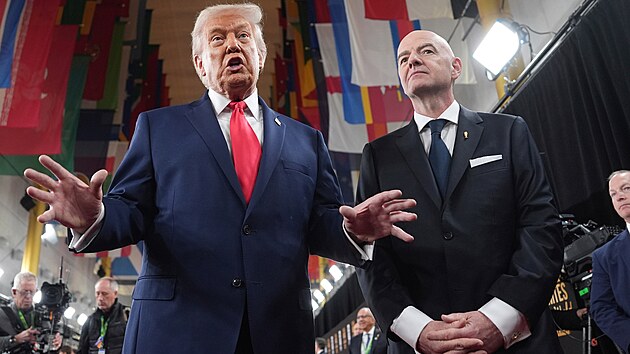 Americký prezident Donald Trump (vlevo) a prezident FIFA Gianni Infantino.