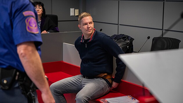 Adrián Holibka stojí před olomouckým krajským soudem pro výrobu a distribuci fentanylu.