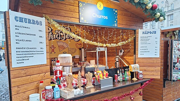 Zelný trh v Brně nabízí o vánočních svátcích hlavně tradiční tuzemské pochutiny, ale také španělské churros.