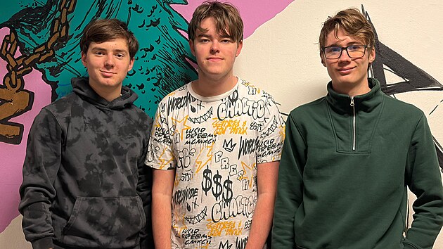 Kluci ze Zlína: zleva Ondřej Hlad, Michal Prat a Ondřej Radovan Liščák, studenti zlínské střední školy Creative Hill College ve Zlíně. (listopad 2025)